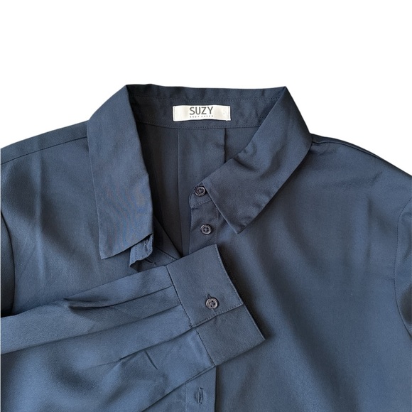 Suzy Shier Navy Blue Button Down Shirt Notched Collar Cuffed Sleeves Size Medium - Picture 2 of 3